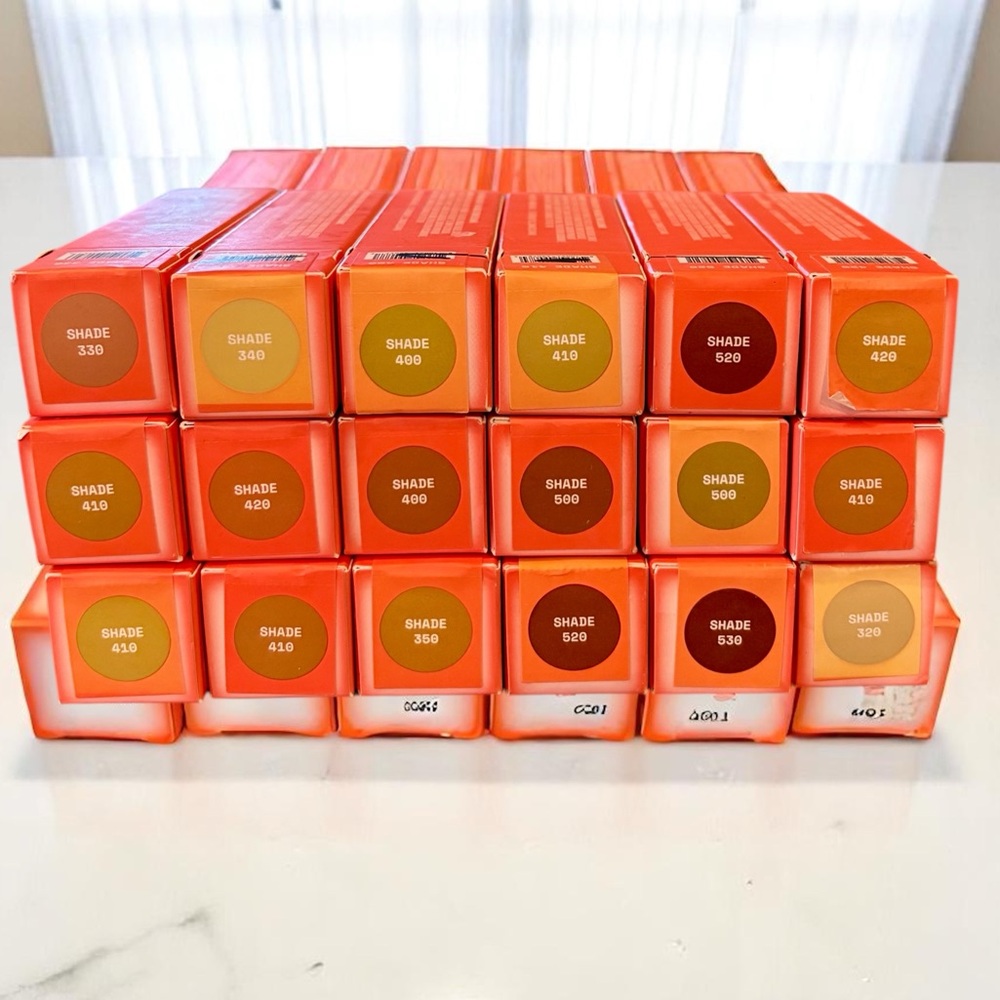 ⚫️ Wholesale Bundle Item Beauty Addison Rae Air Hug Concealer 18 Pieces